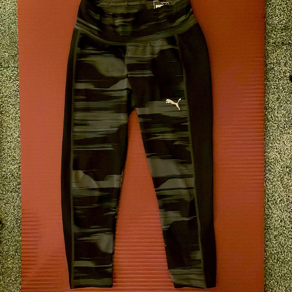 Puma Women’s Size S leggings 3/4 length